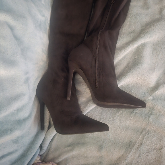 Liliana Sleek Black Over-the-Knee Boots - Picture 3 of 9